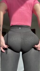 booty drop or smack? 👀