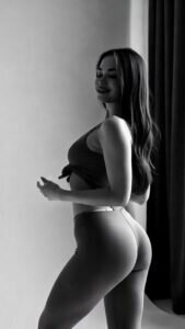 Beautiful Ai girls in leggings