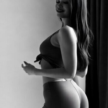 Beautiful Ai girls in leggings